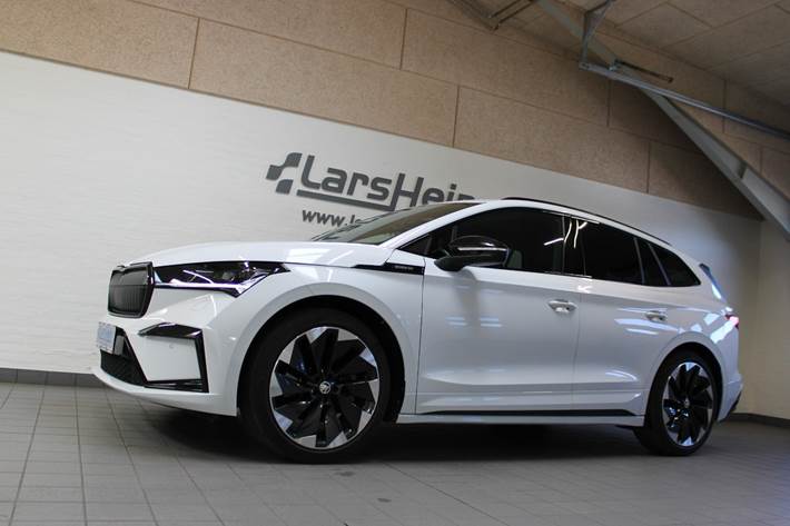 Hvid Skoda Enyaq fra 2023