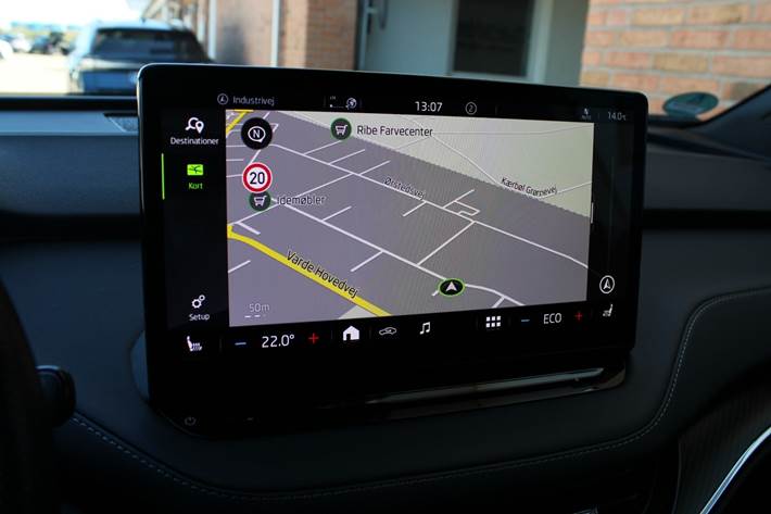 Hvid Skoda Enyaq fra 2023