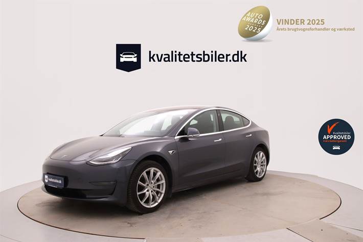 Grå Tesla Model 3 fra 2020