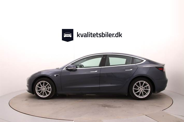 Grå Tesla Model 3 fra 2020