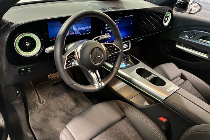 Hvid Mercedes CLA250+ fra 2025