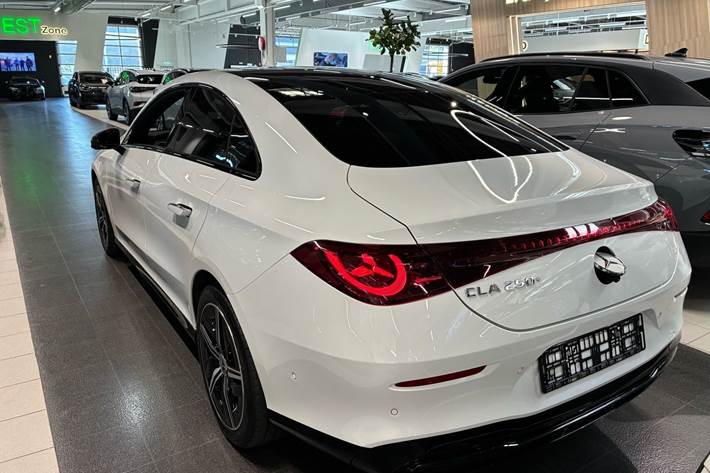 Hvid Mercedes CLA250+ fra 2025