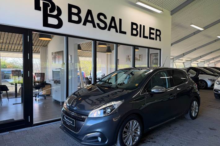 Grå Peugeot 208 fra 2016
