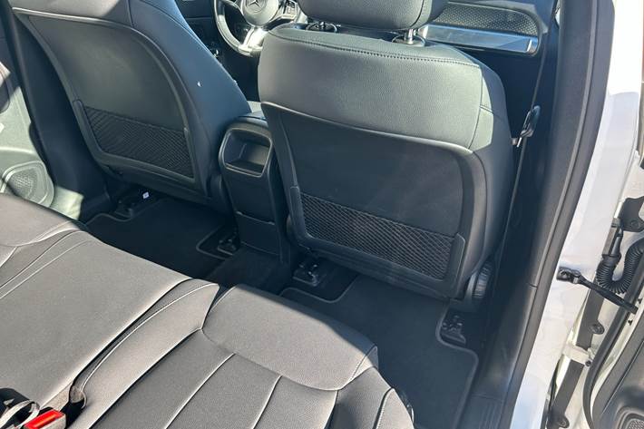 Hvid Mercedes EQB250+ fra 2024