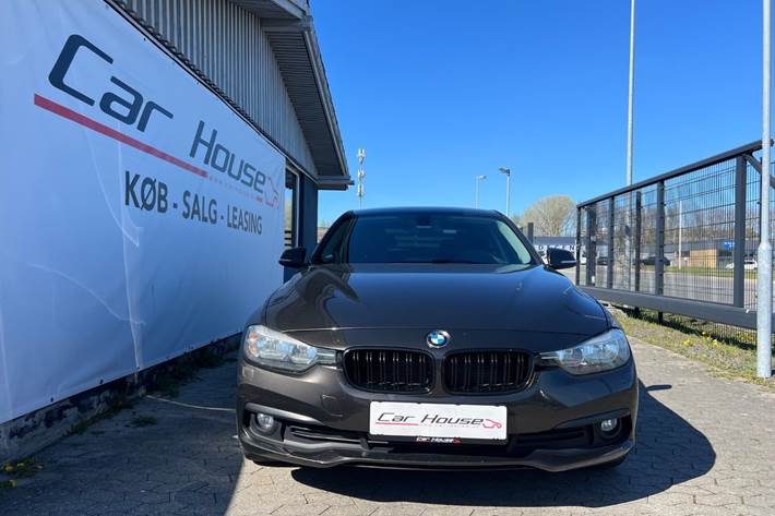 Grå BMW 320d fra 2016