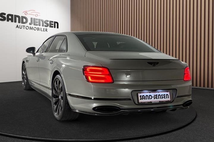 Grå Bentley Flying Spur fra 2022