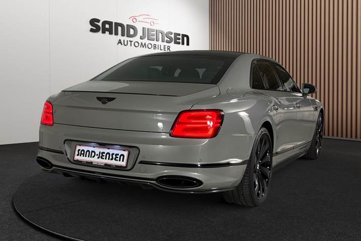 Grå Bentley Flying Spur fra 2022