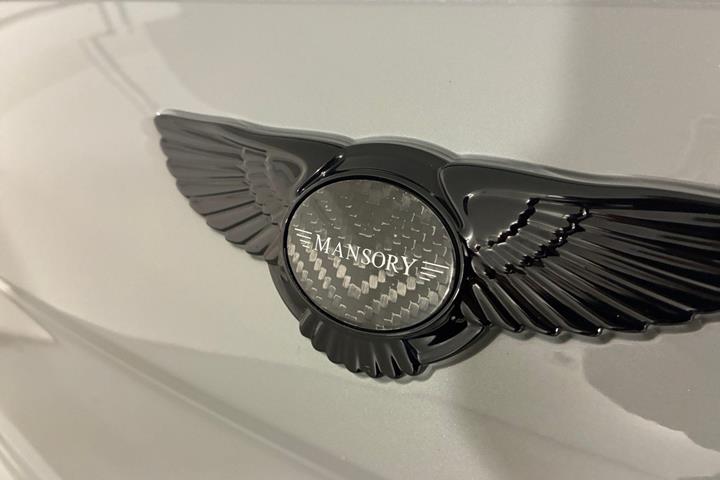 Grå Bentley Flying Spur fra 2022