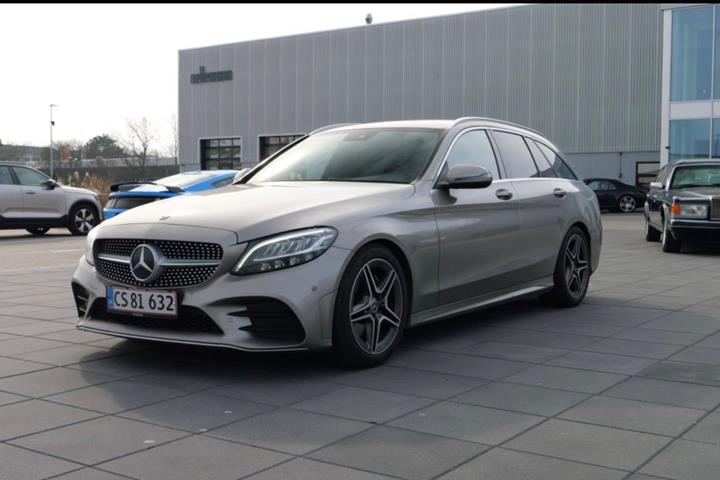 Grå Mercedes C220 d fra 2019 set udefra