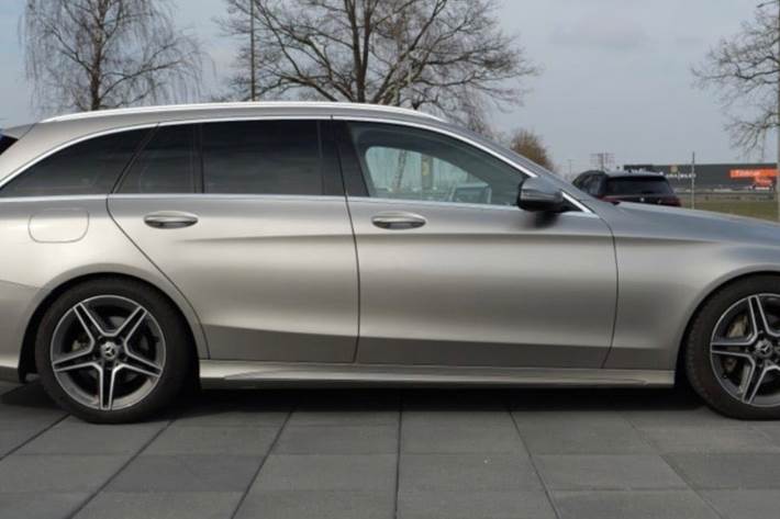 Grå Mercedes C220 d fra 2019