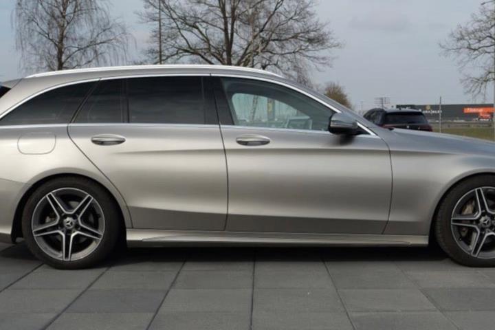 Grå Mercedes C220 d fra 2019