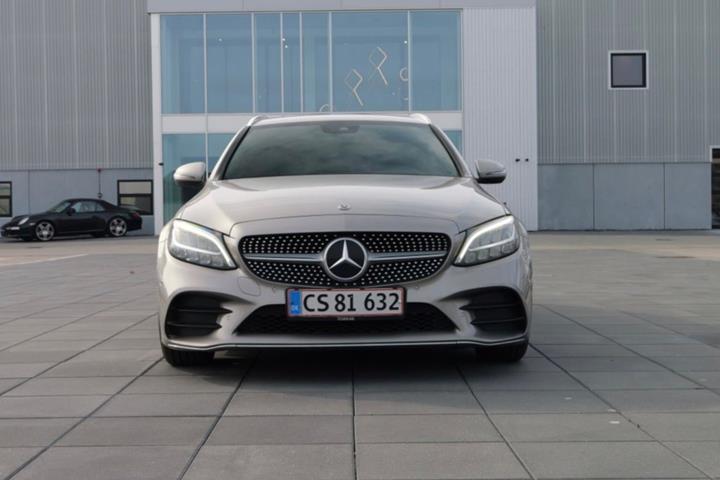 Grå Mercedes C220 d fra 2019