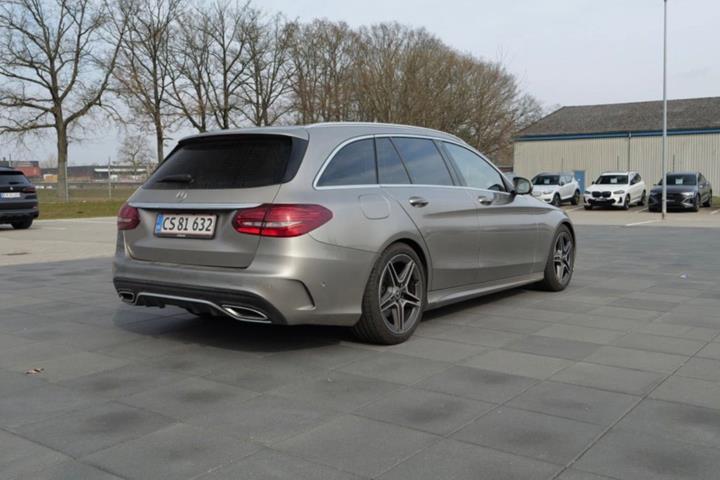 Grå Mercedes C220 d fra 2019