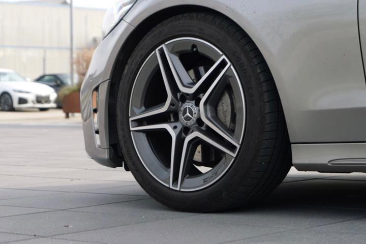 Grå Mercedes C220 d fra 2019