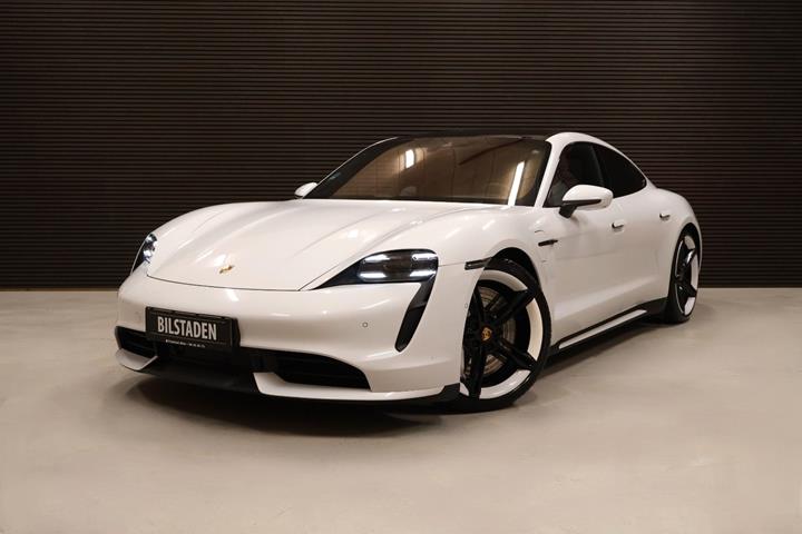 Hvid Porsche Taycan Turbo fra 2020 set udefra