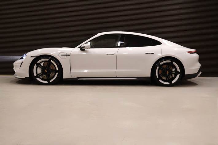 Hvid Porsche Taycan Turbo fra 2020