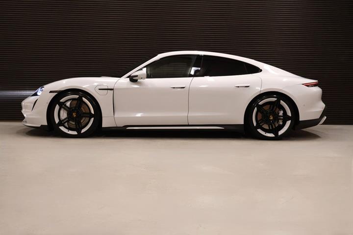 Hvid Porsche Taycan Turbo fra 2020