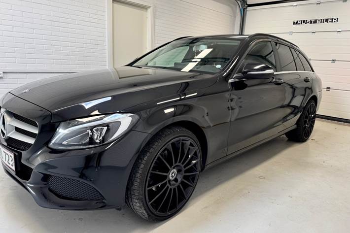 Sort Mercedes C220 fra 2015