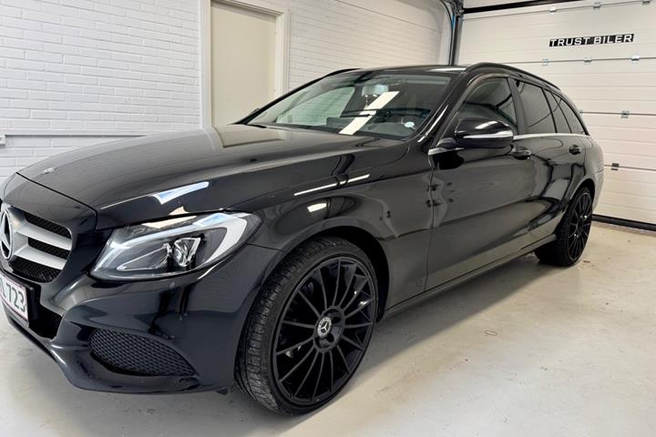 Sort Mercedes C220 fra 2015