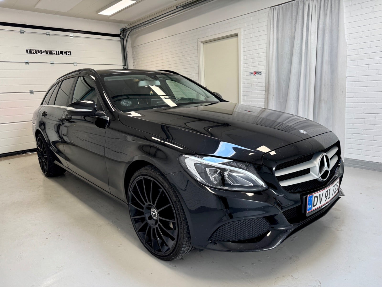 Sort Mercedes C220 fra 2015