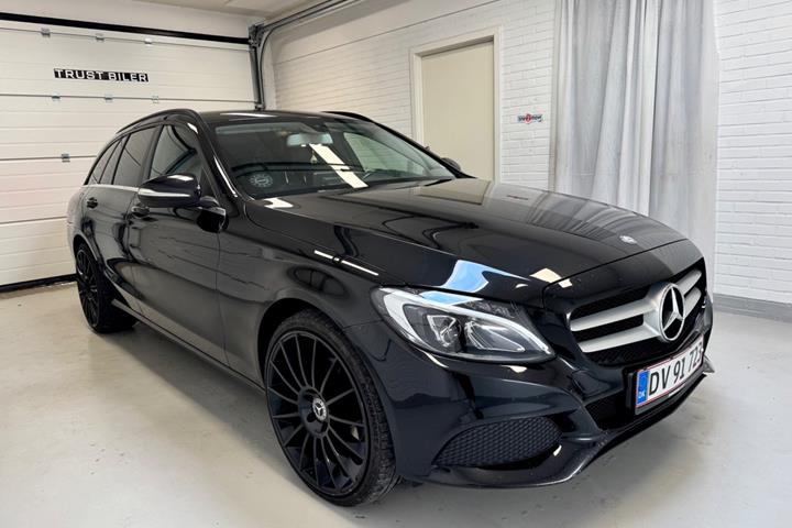 Sort Mercedes C220 fra 2015