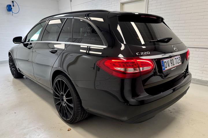 Sort Mercedes C220 fra 2015