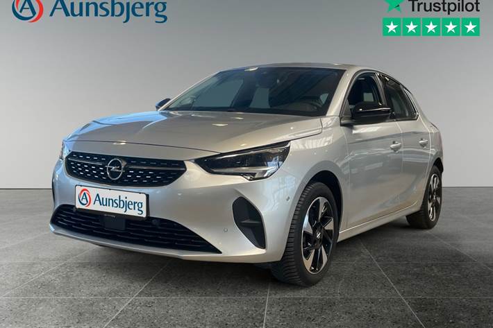 Sølv Opel Corsa-e fra 2023 set udefra