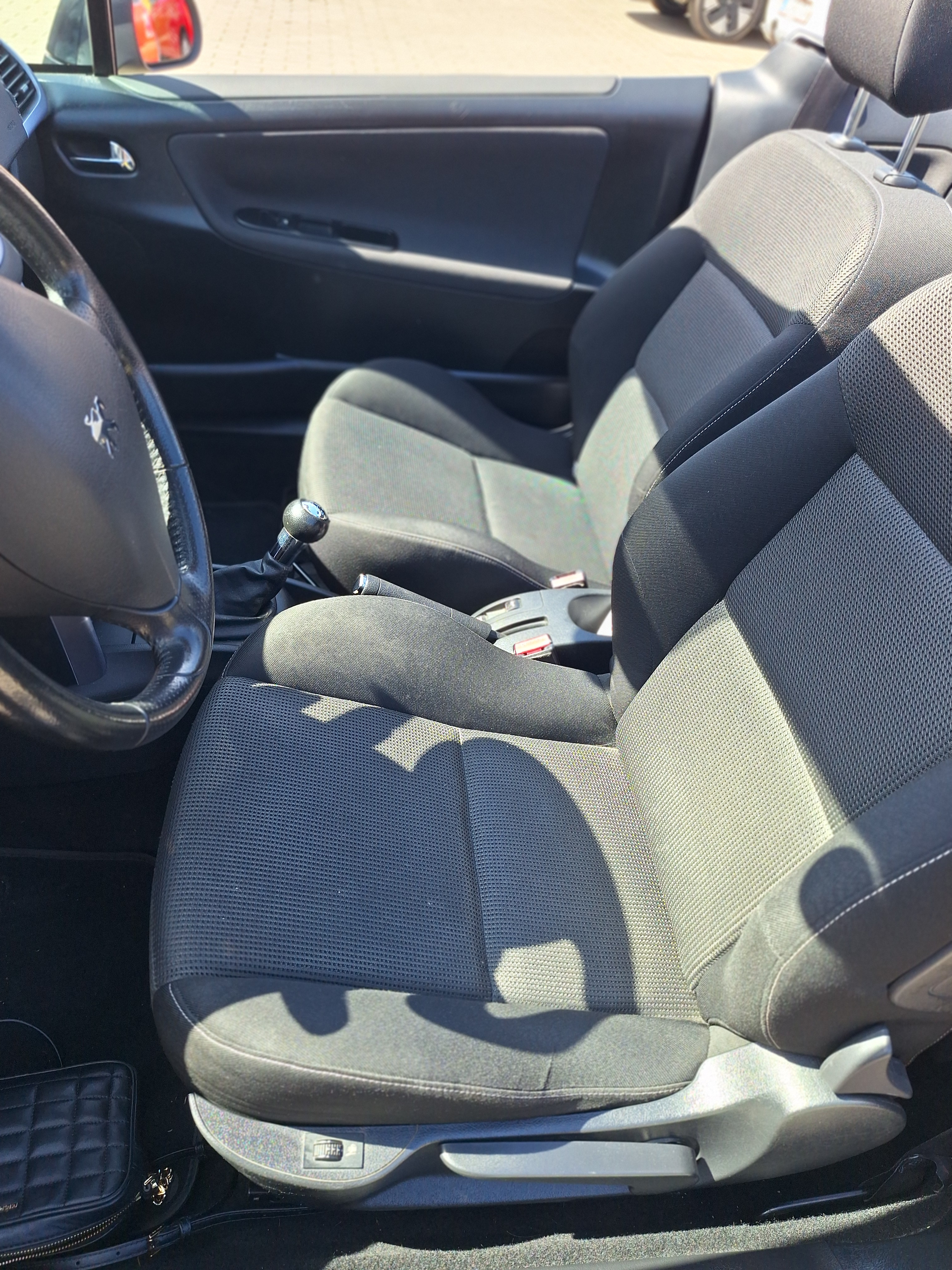 Sort Peugeot 207 fra 2008