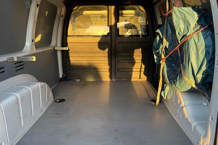 Hvid VW Caddy fra 2017