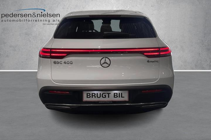 Hvid Mercedes EQC 400 fra 2020 set udefra
