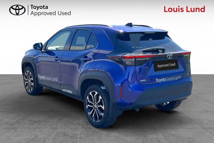 Blå Toyota Yaris Cross fra 2025