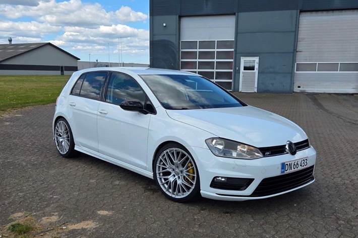 Hvid VW Golf VII fra 2015