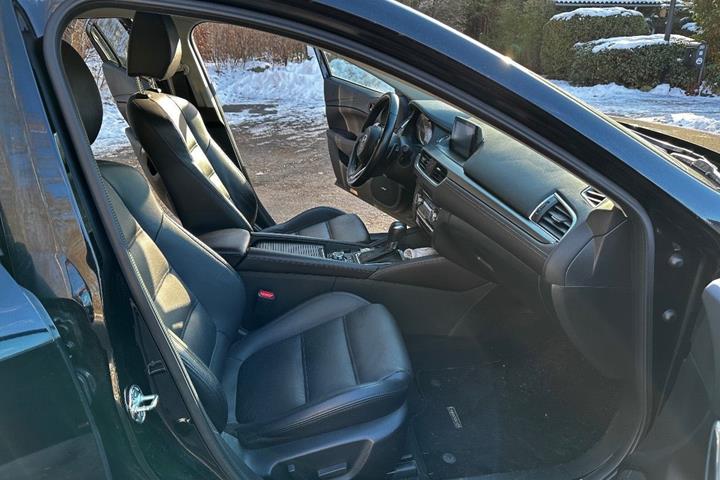 Sort Mazda 6 fra 2017