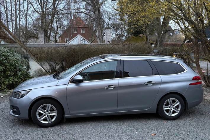 Sølv Peugeot 308 fra 2019