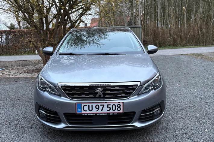 Sølv Peugeot 308 fra 2019
