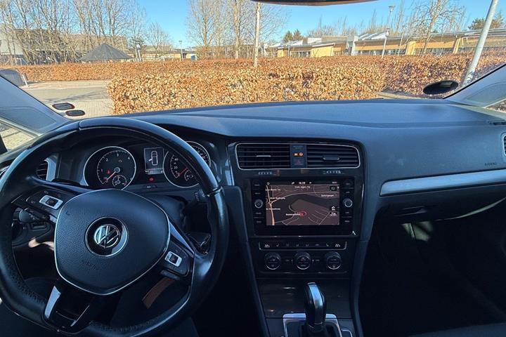 Sort VW Golf VII fra 2017