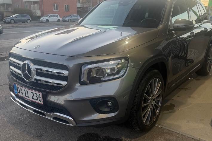 Grå Mercedes GLB200 d fra 2020