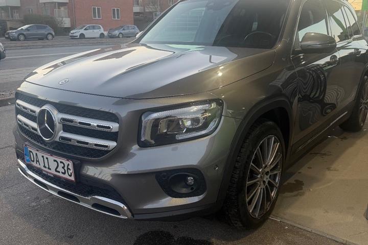Grå Mercedes GLB200 d fra 2020