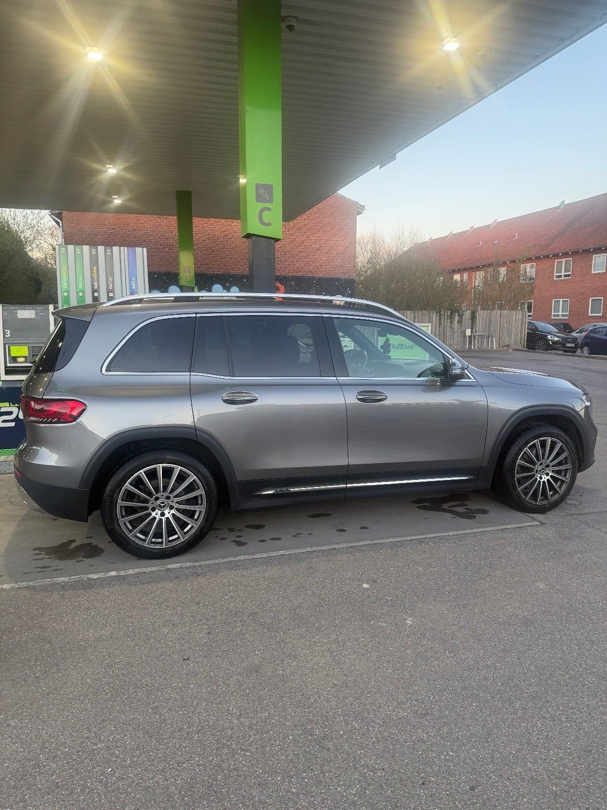 Grå Mercedes GLB200 d fra 2020