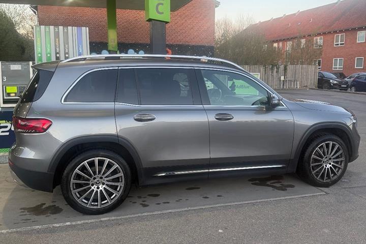 Grå Mercedes GLB200 d fra 2020