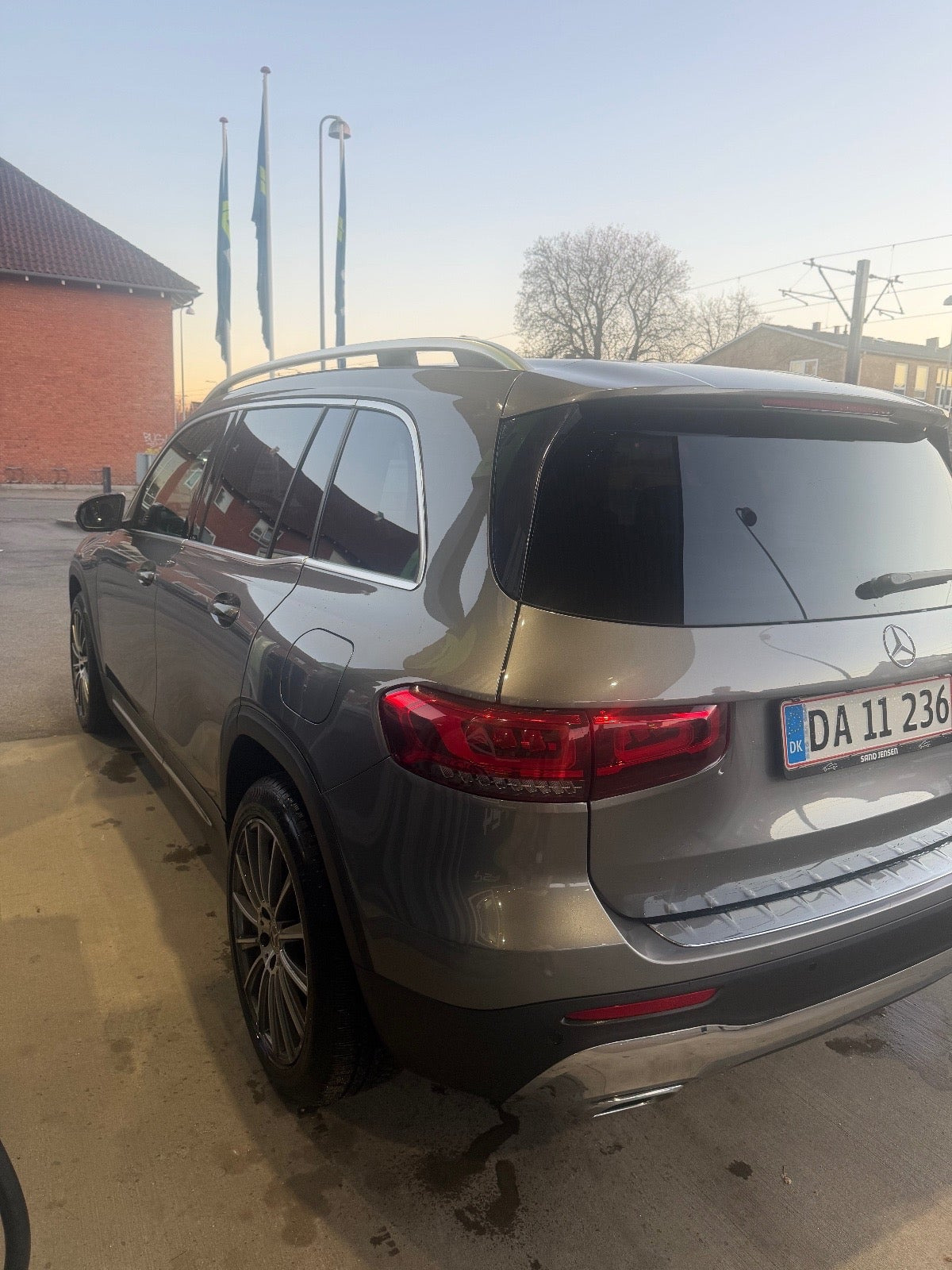 Grå Mercedes GLB200 d fra 2020