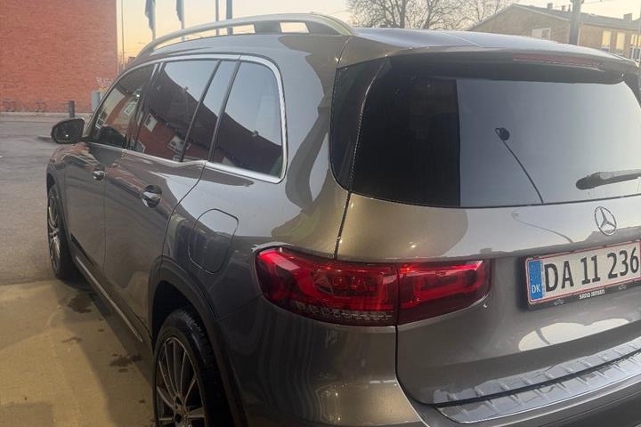 Grå Mercedes GLB200 d fra 2020