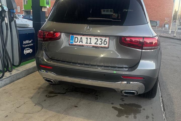 Grå Mercedes GLB200 d fra 2020