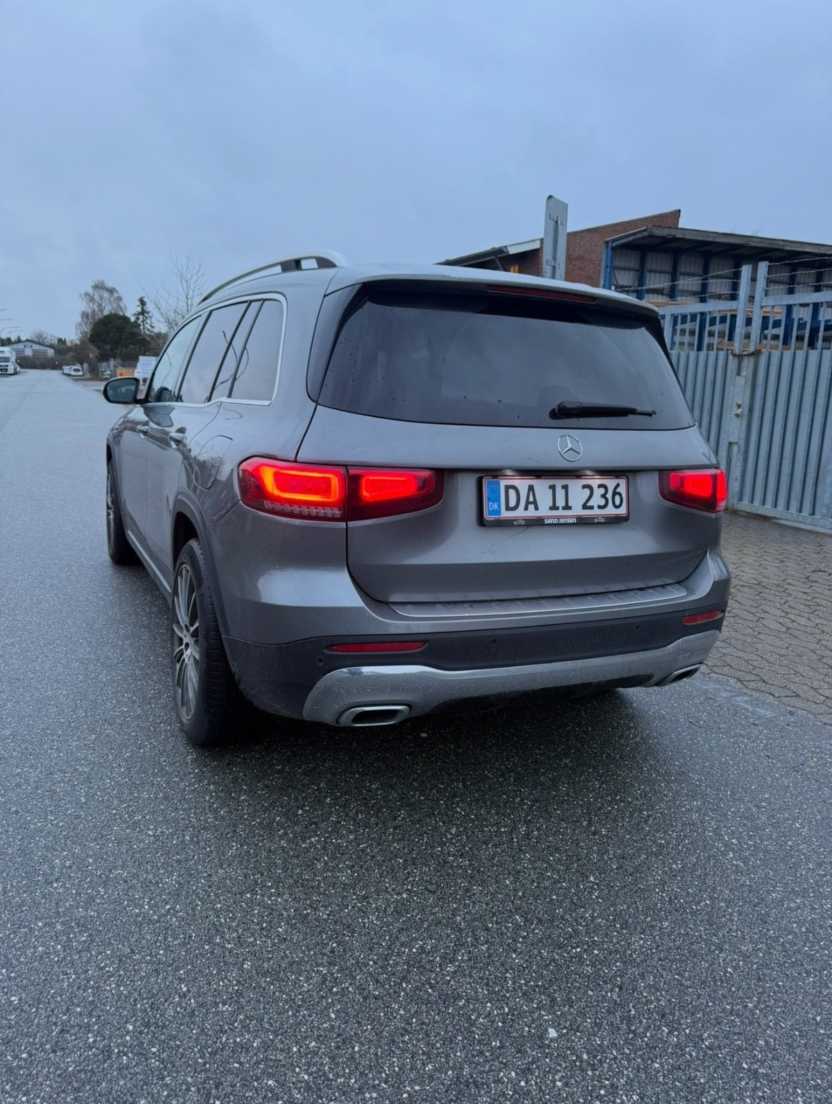 Grå Mercedes GLB200 d fra 2020