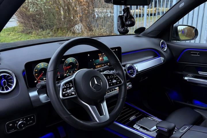 Grå Mercedes GLB200 d fra 2020