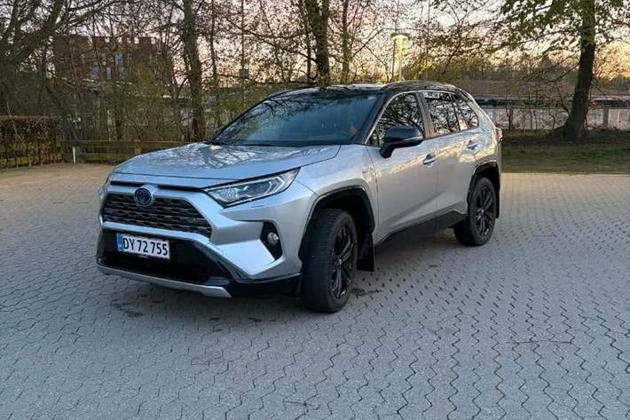 Grå Toyota RAV4 fra 2019