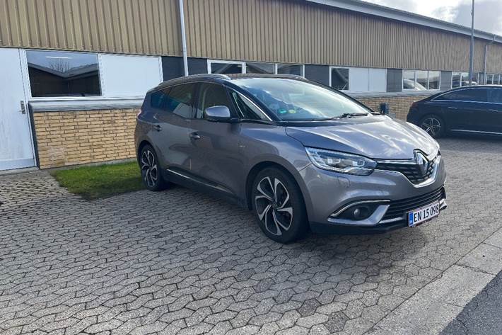 Grå Renault Grand Scenic IV fra 2017