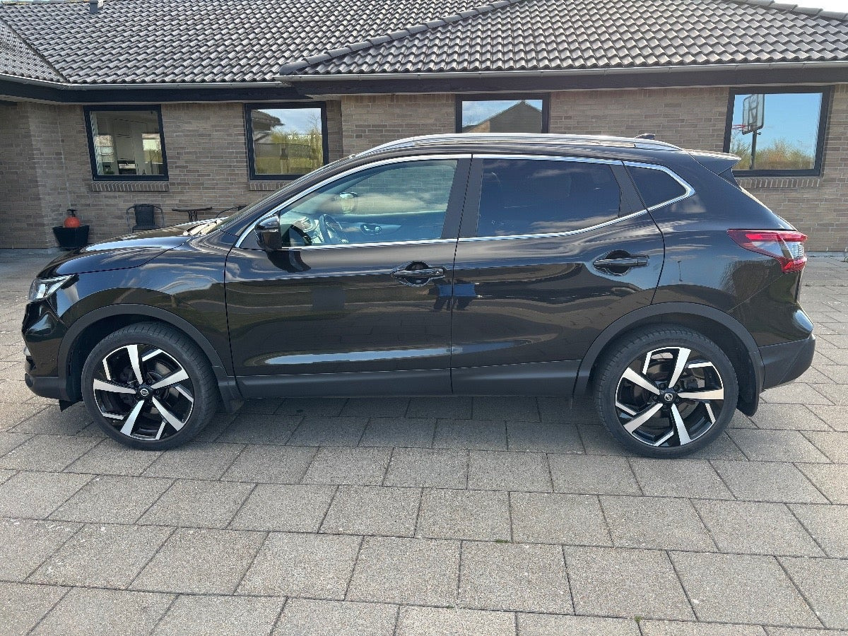 Sort Nissan Qashqai fra 2018