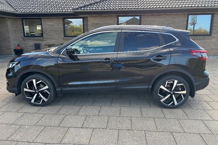 Sort Nissan Qashqai fra 2018