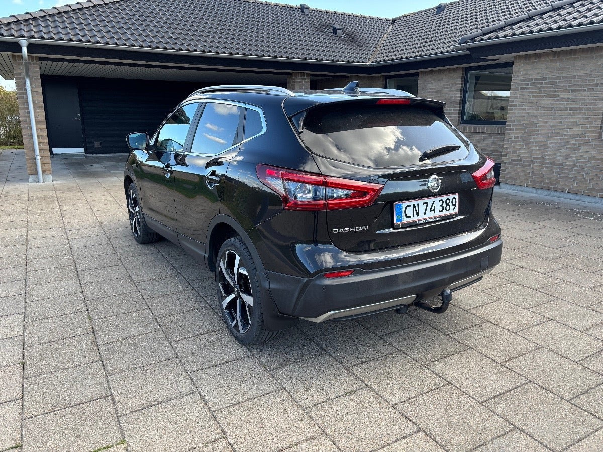 Sort Nissan Qashqai fra 2018